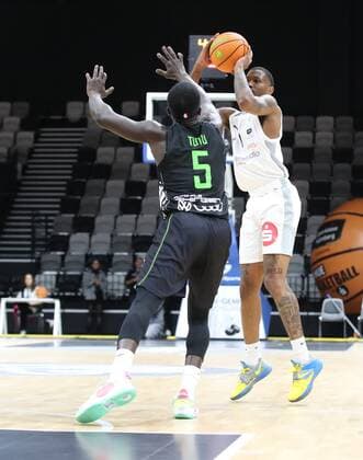 16 10 2021 Basketball Saison 2021 2022 2 Bundesliga Pro A 05 Spieltag Nürnberg Falcons Basketball Club NBC Team Ehingen Urspring DaMa Munis Tutu 5, Team Ehingen Urspring Dupree Mc Brayer 1, Nürnberg Falcons BC NBC