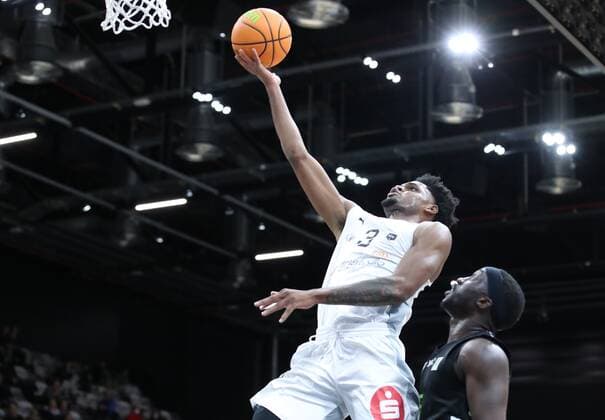 16 10 2021 Basketball Season 2021 2022 2 Bundesliga Pro A 05 Matchday Nürnberg Falcons Basketball Club NBC Team Ehingen Urspring DaMa Antonio Lee A J AJ Davis Jr 3, Nürnberg Falcons BC NBC Munis Tutu 5, Team Ehingen Urspring.