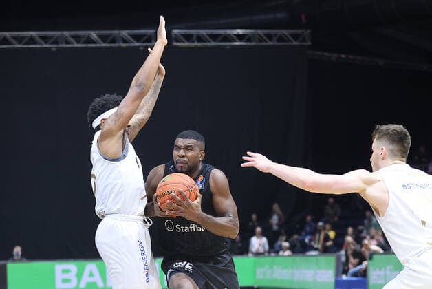 Frantz Massenat Niners Chemnitz against Tookie Brown Basketball Loewen Braunschweig