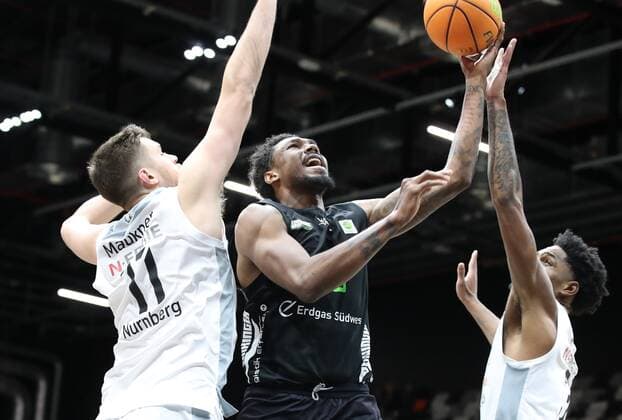 16 10 2021 Basketball Season 2021 2022 2 Bundesliga Pro A 05 Matchday Nürnberg Falcons Basketball Club NBC Team Ehingen Urspring DaMa Benedikt Maukner 11, Nürnberg Falcons BC NBC Josh Price 30, Team Ehingen Urspring Antonio Lee A J AJ Davis Jr 3, Nürnberg Falcons BC NBC