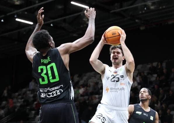 16 10 2021 Basketball Season 2021 2022 2 Bundesliga Pro A 05 Matchday Nürnberg Falcons Basketball Club NBC Team Ehingen Urspring DaMa Josh Price 30, Team Ehingen Urspring Tim Köpple Koepple 25, Nürnberg Falcons BC NBC Bakari Evelyn 4, Team Ehingen Urspring