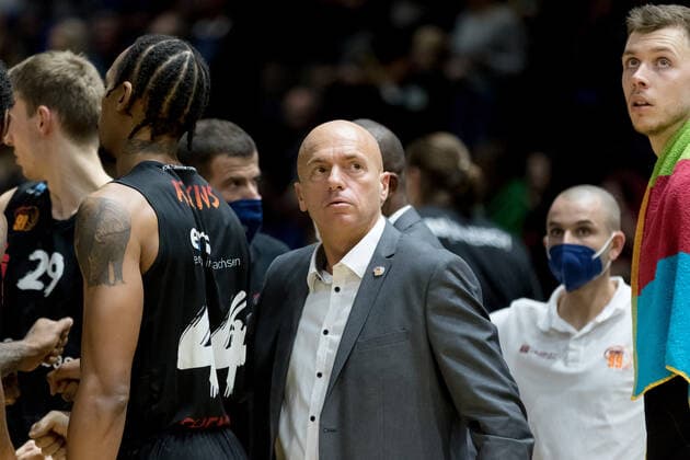 Basketball Loewen Braunschweig NINERS Chemnitz Rodrigo Pastore coach NINERS Chemnitz Basketball Loewen Braunschweig NINERS Chemnitz, basketball, BBL, season 2021 2022, 16 10 2021 Braunschweig. Copyright: xHelbigx Eibner-Pressefotox EP_helbig