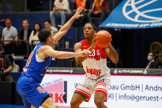 GER, Weissenfels, Stadthalle Weissenfels, 16 10 2021, emspor, emonline, despor, deonline, SYNTAINICS MBC vs s Oliver Wuerzburg, easyCredit BBL, 4 Spieltag Picture f l Nikola Rebic SYNTAINICS MBC and Desi Rodriguez s Oliver Wuerzburg Copyright: HMBxMedia JulienxBecker