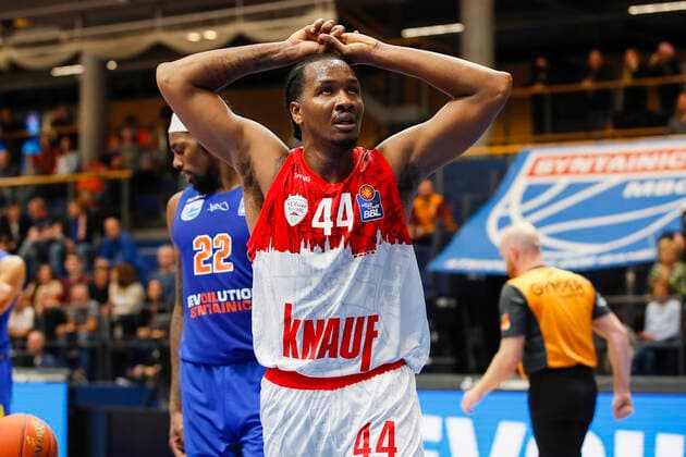 GER, Weissenfels, Stadthalle Weissenfels, 16 10 2021, emspor, emonline, despor, deonline, SYNTAINICS MBC vs s Oliver Wuerzburg, easyCredit BBL, 4 matchday picture astonishment at William Buford s Oliver Wuerzburg Copyright: HMBxMedia JulienxBecker