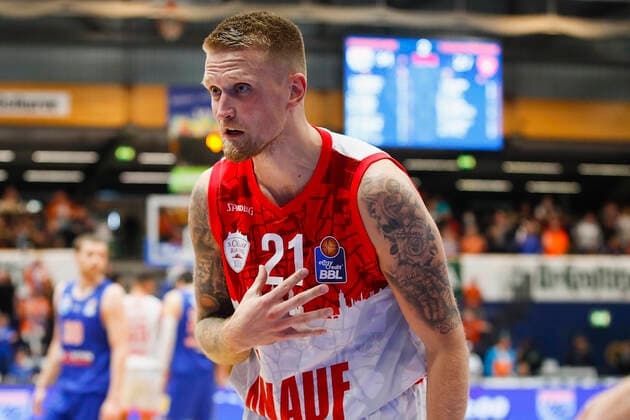 GER, Weissenfels, Stadthalle Weissenfels, 16 10 2021, emspor, emonline, despor, deonline, SYNTAINICS MBC vs s Oliver Wuerzburg, easyCredit BBL, 4 matchday picture astonishment at Aigars Skele s Oliver Wuerzburg Copyright: HMBxMedia JulienxBecker