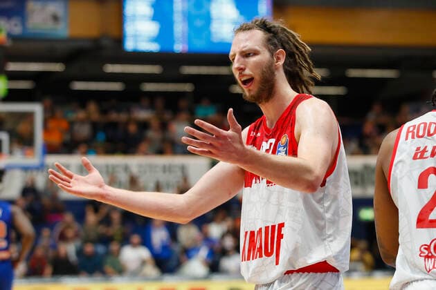 GER, Weissenfels, Stadthalle Weissenfels, 16 10 2021, emspor, emonline, despor, deonline, SYNTAINICS MBC vs s Oliver Wuerzburg, easyCredit BBL, 4 matchday picture astonishment at Craig Moller s Oliver Wuerzburg Copyright: HMBxMedia JulienxBecker
