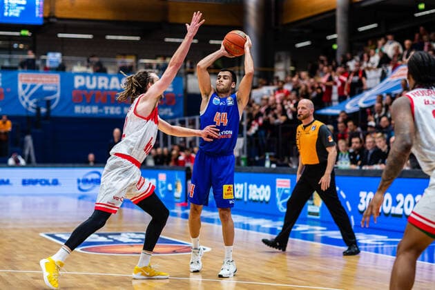 BB 1BL Syntainics MBC S Oliver Würzburg Nikola Rebix 44 Syntainics MBC , Craig Moller 22 S Oliver Würzburg during the match Season 2021 2022 Men in the EasyCredit Bundesliga between Syntainics MBC and S Oliver Würzburg at Stadthalle Weissenfels on 16 October 2021 in Weissenfels, Sachsen Anhalt, Germany