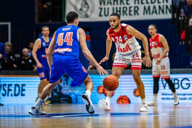 BB 1BL Syntainics MBC S Oliver Würzburg Cameron Hunt 24 S Oliver Würzburg , Nikola Rebix 44 Syntainics MBC during the match Season 2021 2022 Men in the EasyCredit Bundesliga between Syntainics MBC and S Oliver Würzburg at Stadthalle Weissenfels on 16 October 2021 in Weissenfels, Sachsen Anhalt, Germany
