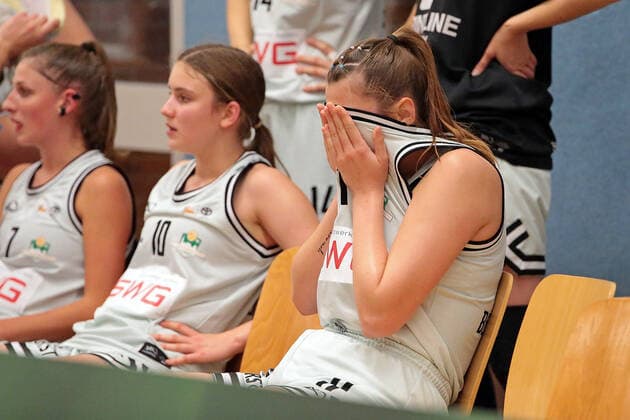 16 10 2021, xovx, Basketball Damen 2 Bundesliga DBBL, Bender Baskets Grünberg BBZ Opladen Hawks Lena Dziuba Bender Baskets Grünberg disappointed, disappointed looking Grünberg Sporthalle Theo Koch Schule Hessen Germany DE