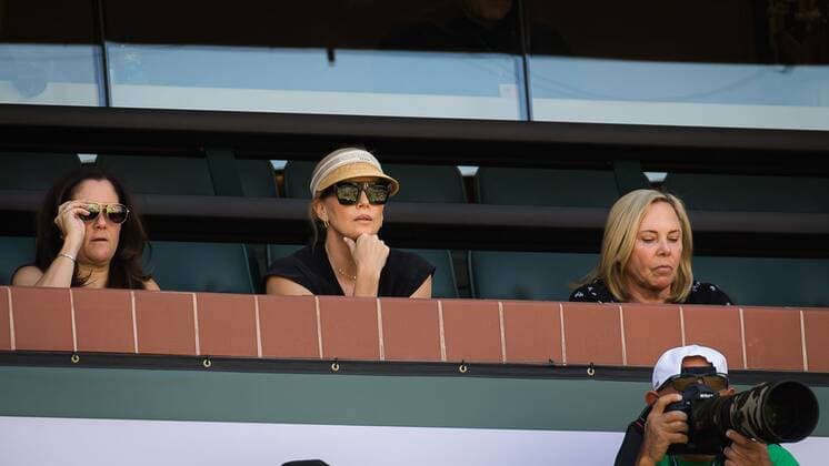 Mandatory Credit: Photo by Rob Prange Shutterstock (12524640ak) Charlize Theron watches the doubles final of the 2021 BNP Paribas Open WTA, Tennis Damen 1000 tennis tournament BNP Paribas Open, Tennis, Day 11, Indian Wells Tennis Garden, California, USA - 16 Oct 2021 BNP Paribas Open, Tennis, Day 11, Indian Wells Tennis Garden, California, USA - 16 Oct 2021 Copyright: xRobxPrange Shutterstockx 12524640ak