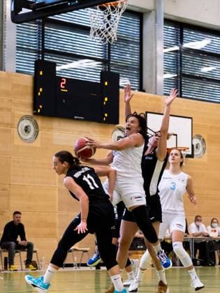 Duesseldorf, Germany, October 16 Tatiana Ariel Tenorio ( 24 Capitol Bascats ) in action during the 1. Toyota Damen Basketball Bundesliga game between the Capitol Bascats Duesseldorf and SNP Bascats USC Heidelberg at Wekita Sportarena in Duesseldorf Tatjana Herzberg SPP Capitol Bascats Duesseldorf v SNP Bascats USC Heidelberg, 1. Toyota Damen Basketball Bundes Game, Wekita Sportarena 
