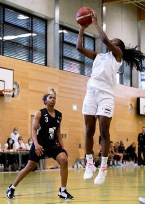 Duesseldorf, Germany, October 16 Maryam Mopelade Olantunji Adepoju ( 2 Capitol Bascats ) scores two points during the 1. Toyota Damen Basketball Bundesliga game between the Capitol Bascats Duesseldorf and SNP Bascats USC Heidelberg at Wekita Sportarena in Duesseldorf Tatjana Herzberg SPP Capitol Bascats Duesseldorf v SNP Bascats USC Heidelberg, 1. Toyota Damen Basketball Bundes Game, Wekita Sportarena 