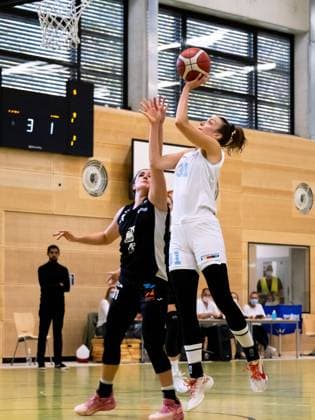Duesseldorf, Germany, October 16 Britta Worms ( 31 Capitol Bascats ) scores two points during the 1. Toyota Damen Basketball Bundesliga game between the Capitol Bascats Duesseldorf and SNP Bascats USC Heidelberg at Wekita Sportarena in Duesseldorf Tatjana Herzberg SPP Capitol Bascats Duesseldorf v SNP Bascats USC Heidelberg, 1. Toyota Damen Basketball Bundes Game, Wekita Sportarena 