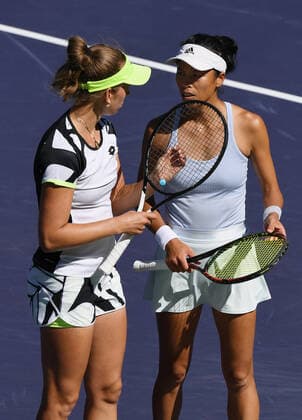 INDIAN WELLS, CA - OCTOBER 16: Elise Mertens of Belgium and Su-Wei Hsieh of Chinese Taipei on the court during a break in the action of a finals doubles tennis match played on October 16, 2021 at the BNP Paribas Open at the Indian Wells Tennis Garden in Indian Wells, CA. (Photo by John Cordes Icon Sportswire) TENNIS: OCT 16 BNP Paribas Open Icon506211016023