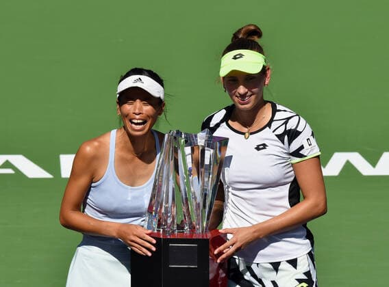 INDIAN WELLS, CA - OCTOBER 16: BNP Paribas Open doubles champions Su-Wei Hsieh of Chinese Taipei and Elise Mertens of Belgium pose for photographs with the championship trophy on center court after a doubles finals match played on October 16, 2021 at the Indian Wells Tennis Garden in Indian Wells, CA. (Photo by John Cordes Icon Sportswire) TENNIS: OCT 16 BNP Paribas Open Icon506211016046