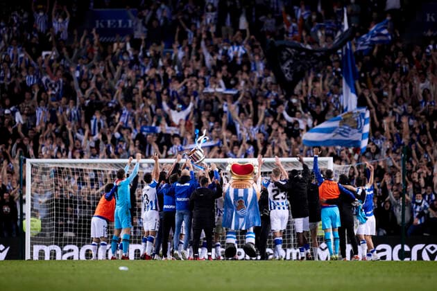 FOOTBALL - LA LIGA - Real Sociedad - RCD Mallorca Players of Real Sociedad celebrates the Copa del Rey of 2019 during the Spanish league, La Liga, football match between Real Sociedad and RCD Mallorca at Reale Arena on 16 of October, 2021 in San Sebastian, Spain. San Sebastian Reale Arena Basque Country Spain RSOvsRCDM085 Copyright: xRicardoxLarreinax