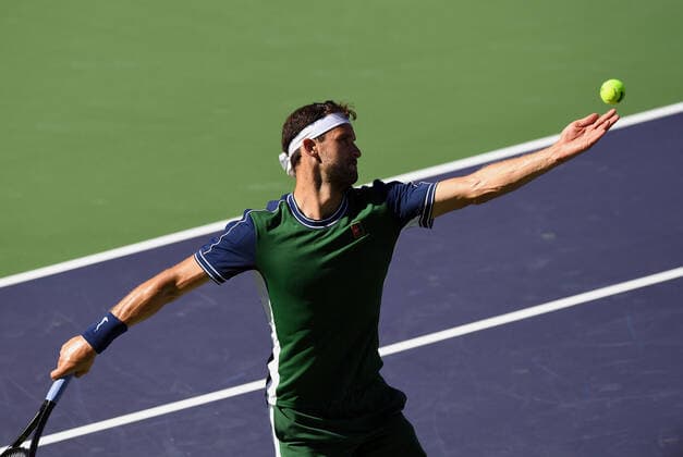 INDIAN WELLS, CA - OCTOBER 16: Grigor Dimitrov of Bulgaria serving during a semifinal tennis match played on October 16, 2021 at the BNP Paribas Open at the Indian Wells Tennis Garden in Indian Wells, CA. (Photo by John Cordes Icon Sportswire) TENNIS: OCT 16 BNP Paribas Open Icon506211016209