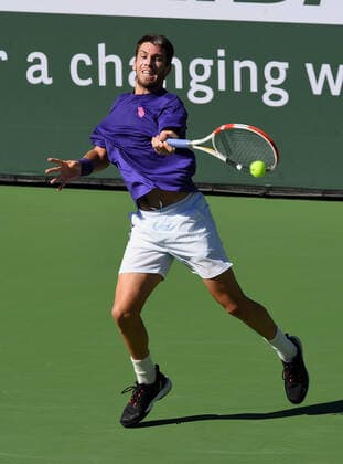 INDIAN WELLS, CA - OCTOBER 16: Cameron Norrie of Great Britain hits a backhand shot during a semifinal tennis match played on October 16, 2021 at the BNP Paribas Open at the Indian Wells Tennis Garden in Indian Wells, CA. (Photo by John Cordes Icon Sportswire) TENNIS: OCT 16 BNP Paribas Open Icon506211016210