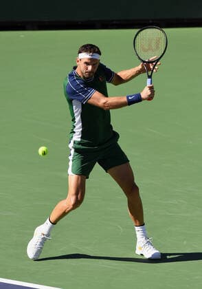INDIAN WELLS, CA - OCTOBER 16: Grigor Dimitrov of Bulgaria hits a backhand shot during a semifinal tennis match played on October 16, 2021 at the BNP Paribas Open at the Indian Wells Tennis Garden in Indian Wells, CA. (Photo by John Cordes Icon Sportswire) TENNIS: OCT 16 BNP Paribas Open Icon506211016212