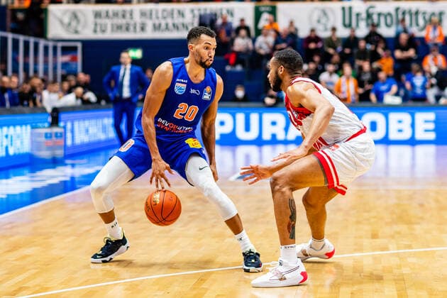 BB 1BL Syntainics MBC S Oliver Würzburg Janel Morris 20 Syntainics MBC , Cameron Hunt 24 S Oliver Würzburg during the match Season 2021 2022 Men in the EasyCredit Bundesliga between Syntainics MBC and S Oliver Würzburg at Stadthalle Weissenfels on 16 October 2021 in Weissenfels, Sachsen Anhalt, Germany