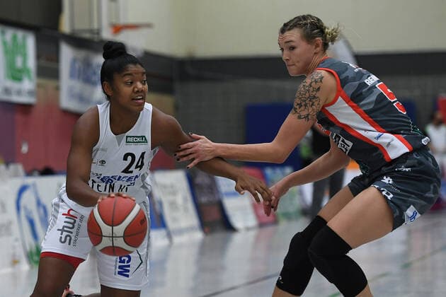 Basketball Women 1 Bundesliga 5 Matchday Herner TC TSV 1880 Wasserburg on 16 10 2021 at the Sportpark Wanne Eickel in Herne Cassandra Ceejay Nofuente Herne , left what5 , right xRx