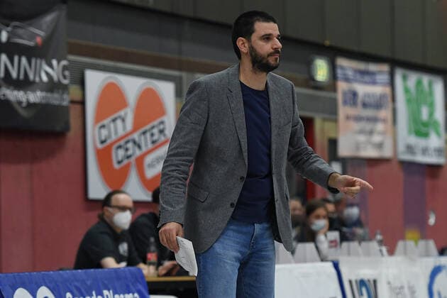 Basketball Women 1 Bundesliga 5 Matchday Herner TC TSV 1880 Wasserburg on 16 10 2021 at the Sportpark Wanne Eickel in Herne Predrag Stanojcic Co Trainer Herne xRx