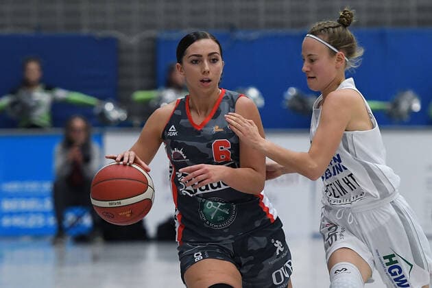 Basketball Women 1 Bundesliga 5 Matchday Herner TC TSV 1880 Wasserburg on 16 10 2021 at the Sportpark Wanne Eickel in Herne Levke Brodersen Wasserburg , left Jule Groll Herne , right xRx