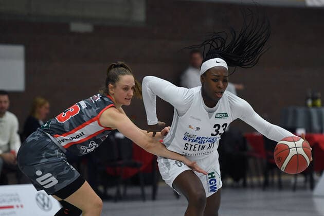 Basketball Women 1 Bundesliga 5 Matchday Herner TC TSV 1880 Wasserburg on 16 10 2021 at the Sportpark Wanne Eickel in Herne Sarah Mortensen Wasserburg , left Nicole Enabosi Herne i, right xRx