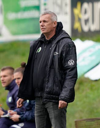 17 10 2021, Waldstadion, Meppen, GER, 2 Frauen Bundesliga, SV Meppen vs VfL Wolfsburg II, Coach Steffen Beck Wolfsburg DFL REGULATIONS PROHIBIT ANY USE OF PHOTOGRAPHS AS IMAGE SEQUENCES AND OR QUASI VIDEO Meppen Niedersachsen Germany Waldstadion