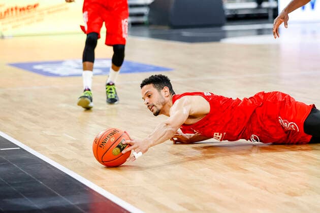left Dominic Lockhart Brose Bamberg, 03 Brose Bamberg MLP Academics Heidelberg easyCredit BBL Basketball Bundesliga Saison 2021 22 Spieltag 4, 17 10 2021 Bamberg, Brose Arena Copyright: DanielxLöb
