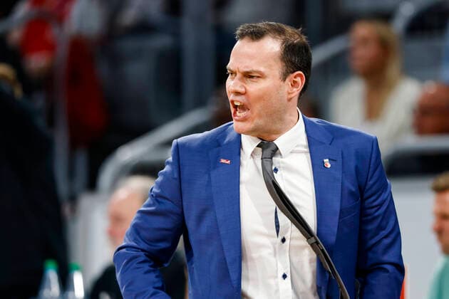 Head coach Johan Roijakkers Brose Bamberg Brose Bamberg MLP Academics Heidelberg easyCredit BBL Basketball Bundesliga Season 2021 22 Matchday 4, 17 10 2021 Bamberg, Brose Arena Copyright: DanielxLöb