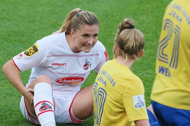 Sport 1 FC Köln vs FC CarlZeiss Jena, Football Women, 1 Bundesliga, from left Rachel Miriam Rinast 1 FC Köln , Verena Volkmer Jena , Picture , 17 10 2021 firo Sportphoto