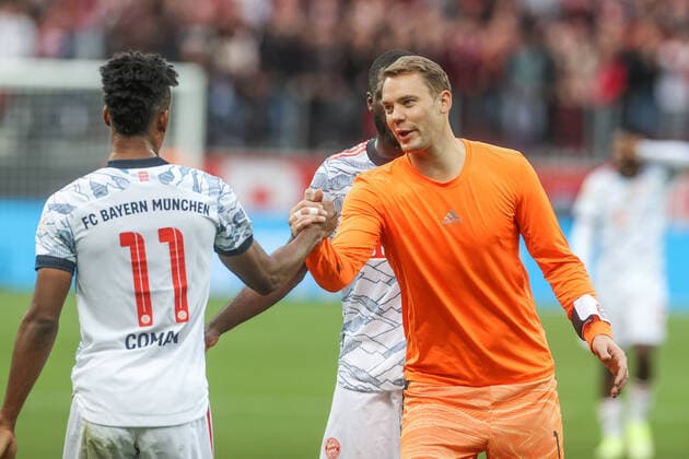 17 10 2021, Football, 2021 2022 season, 1 Bundesliga, Matchday 8, Bayer Leverkusen FC Bayern Munich, f l Kingsley Coman FC Bayern Munich , Manuel NEUER FC Bayern Munich photo Tim Rehbein RHR FOTO Leverkusen BayArena Germany xRHR FOTO TRx