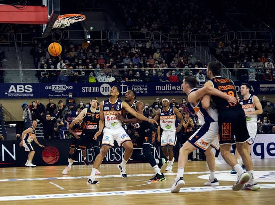 Rostock Seawolves vs wiha Panthers Schwenningen, ProA, 2 Barmer, Basketball, Bundesliga, Sporthalle Rostock, BBL, Spielzeit 2021 2022, 5 Spieltag, 17 10 2021 Photo EIBNER Stephanie Zerbe Rostock Seawolves vs wiha Panthers Schwenningen, ProA, 2 Barmer, Basketball, Bundesliga, Rostock, BBL, Spielzeit 2021 2022, 5 Spieltag, 17 10 2021 Rostock. Copyright: xStephaniexZerbe xEibner-Pressefox EP_SZE