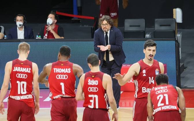 Dissatisfaction Bayerns Head Coach Andrea TRINCHIERI and players Basketball, FC Bayern Giessen, Bundesliga, 2021 2022 season, on 17 10 2021 in Munich, A U D I D O M E, Germany Source Copyright Credit Oryk HAIST x1DX34411.JPGx