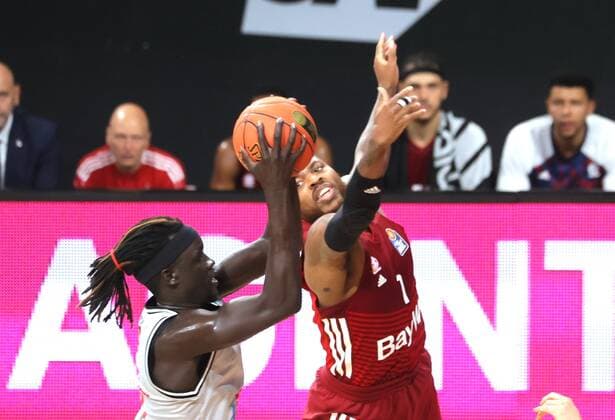 Giessens 1 NUMI vs Bayerns 1 Deshaun THOMAS Basketball, FC Bayern Giessen, Bundesliga, 2021 2022 season, on 17 10 2021 in Munich, A U D I D O M E, Germany Source Copyright Credit Oryk HAIST. x1DX34396.JPGx
