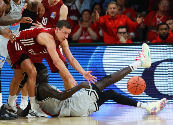 31 Zan Mark Sisko FCBB red, vs 1 Nuni Omot Giessen Basketball BBL FC Bayern Munich vs Giessen 46ers, at Audi Dome on 17 10 2021 PHOTO Mladen Lackovic LakoPress