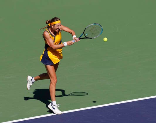 October 17, 2021 Victoria Azarenka of Belarus returns a shot against Paula Badosa of Spain during the finals of the 2021 BNP Paribas Open at Indian Wells Tennis Garden in Indian Wells, California. Mandatory Photo Credit : CSM Indian Wells United States of America - ZUMAc04_ 20211017_zaf_c04_009 Copyright: xCharlesxBausx