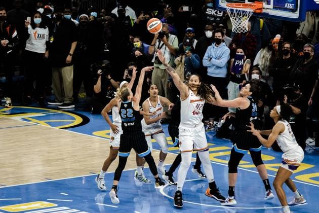 South Loop Courtney Vandersloot 2, Chicago Sky shoots ball during the game on October 17, 2021 at Wintrust Arena Shaina Benhiyoun SPP Women?s National Basketball Association Finals Game 4 - Chicago Sky vs Phoenix Mercury - Wintrust Arena 