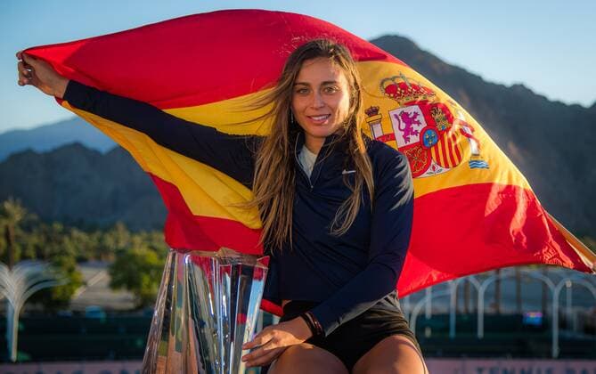 Mandatory Credit: Photo by Rob Prange Shutterstock (12524643ax) Paula Badosa of Spain poses with the champions trophy after winning the final of the 2021 BNP Paribas Open WTA, Tennis Damen 1000 tennis tournament BNP Paribas Open, Tennis, Day 12, Indian Wells Tennis Garden, California, USA - 17 Oct 2021 BNP Paribas Open, Tennis, Day 12, Indian Wells Tennis Garden, California, USA - 17 Oct 2021 Copyright: xRobxPrange Shutterstockx 12524643ax