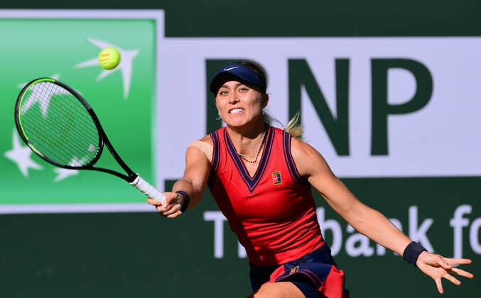 INDIAN WELLS, CA - OCTOBER 17: Paula Badosa of Spain returns the ball during a finals tennis match at the BNP Paribas Open played on October 17, 2021 at the Indian Wells Tennis Garden in Indian Wells, CA. (Photo by John Cordes Icon Sportswire) TENNIS: OCT 17 BNP Paribas Open Icon506211017731