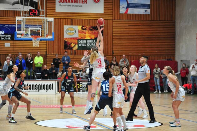 Basketball DBBL 05 Matchday GiroLive Panthers Osnabrück Eisvögel USC Freiburg on 17 10 2021 at the OSC Hall in Osnabrück GiroLive Panthers win the high ball BK