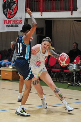 Basketball DBBL 05 Matchday GiroLive Panthers Osnabrück Eisvögel USC Freiburg on 17 10 2021 in the OSC Hall in Osnabrück Samantha Führing Fuehring Osnabrück in duel with Hannah Little Freiburg BK