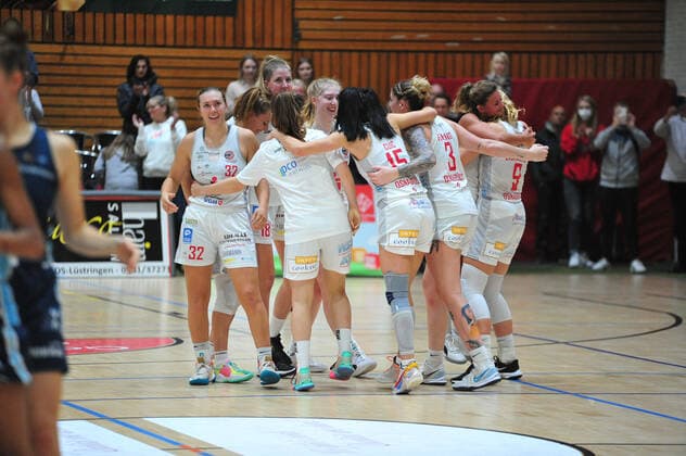 Basketball DBBL 05 Matchday GiroLive Panthers Osnabrück Eisvögel USC Freiburg on 17 10 2021 at the OSC Halle in Osnabrück GiroLive Panthers celebrate victory against Freiburg BK