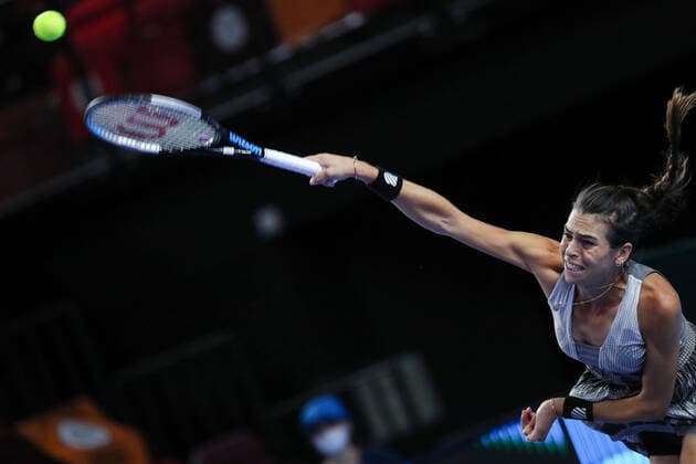 MOSCOW, RUSSIA - OCTOBER 18, 2021: Australia s Ajla Tomljanovic struggles in her VTB Kremlin Cup 2021 tennis match against Russia s Lyudmila Samsonova at the Krylatskoye Ice Palace. Mikhail Tereshchenko TASS  TS114869