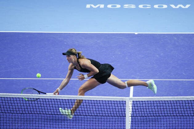 MOSCOW, RUSSIA - OCTOBER 18, 2021: Russia s Lyudmila Samsonova struggles in her VTB Kremlin Cup 2021 tennis match against Australia s Ajla Tomljanovic at the Krylatskoye Ice Palace. Mikhail Tereshchenko TASS  TS1148A8