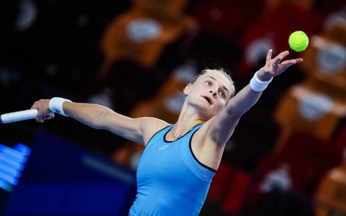 MOSCOW, RUSSIA - OCTOBER 18, 2021: Ukraine s Dayana Yastremska serves in her VTB Kremlin Cup 2021 tennis match against Russia s Anna Kalinskaya at the Luzhniki Palace of Sports. Mikhail Tereshchenko TASS  TS114946