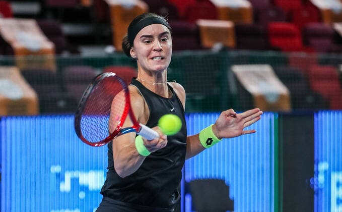 MOSCOW, RUSSIA - OCTOBER 18, 2021: Ukraineâ€™s Anhelina Kalinina in action in her womenâ€™s singles Round of 32 tennis match against Russia s Daria Kasatkina at the VTB Kremlin Cup 2021 at the Luzhniki Palace of Sports. Mikhail Tereshchenko TASS  TS114A2E