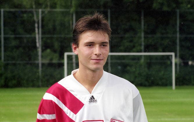 17.07.92 VfB Stuttgart Fototermin 1992 1993 Deutschland, Stuttgart, 17.07.1992, Fussball, Bundesliga, VfB Stuttgart Fototermin Saison 1992 1993: Markus Beierle. *** 17 07 92 VfB Stuttgart photo session 1992 1993 Germany, Stuttgart, 17 07 1992, football, Bundesliga, VfB Stuttgart photo session season 1992 1993 Markus Beierle