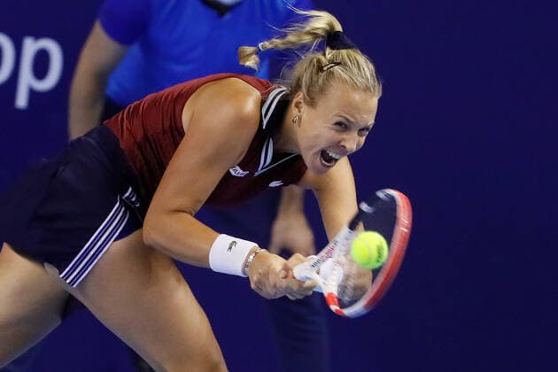 VTB Kremlin Cup 2021 International Tennis Tournament Anett Kontaveit of Estonia returns the ball to Katerina Siniakova of Czech Republic during the women s singles Round of 32 tennis match of the WTA, Tennis Damen 500 VTB Kremlin Cup 2021 International Tennis Tournament at the Luzhniki Palace of Sports on October 19, 2021 in Moscow, Russia. Moscow Russia  Copyright: xMikexKireevx kireev-notitle211019_npmLe